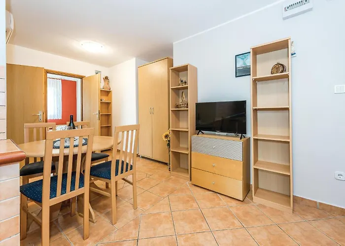 Two-bedroom In Grebastica