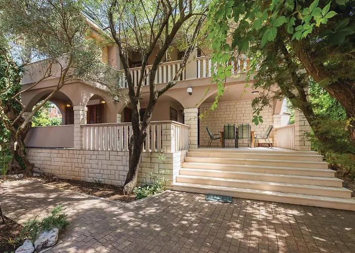 Two-bedroom In Apartman Grebastica